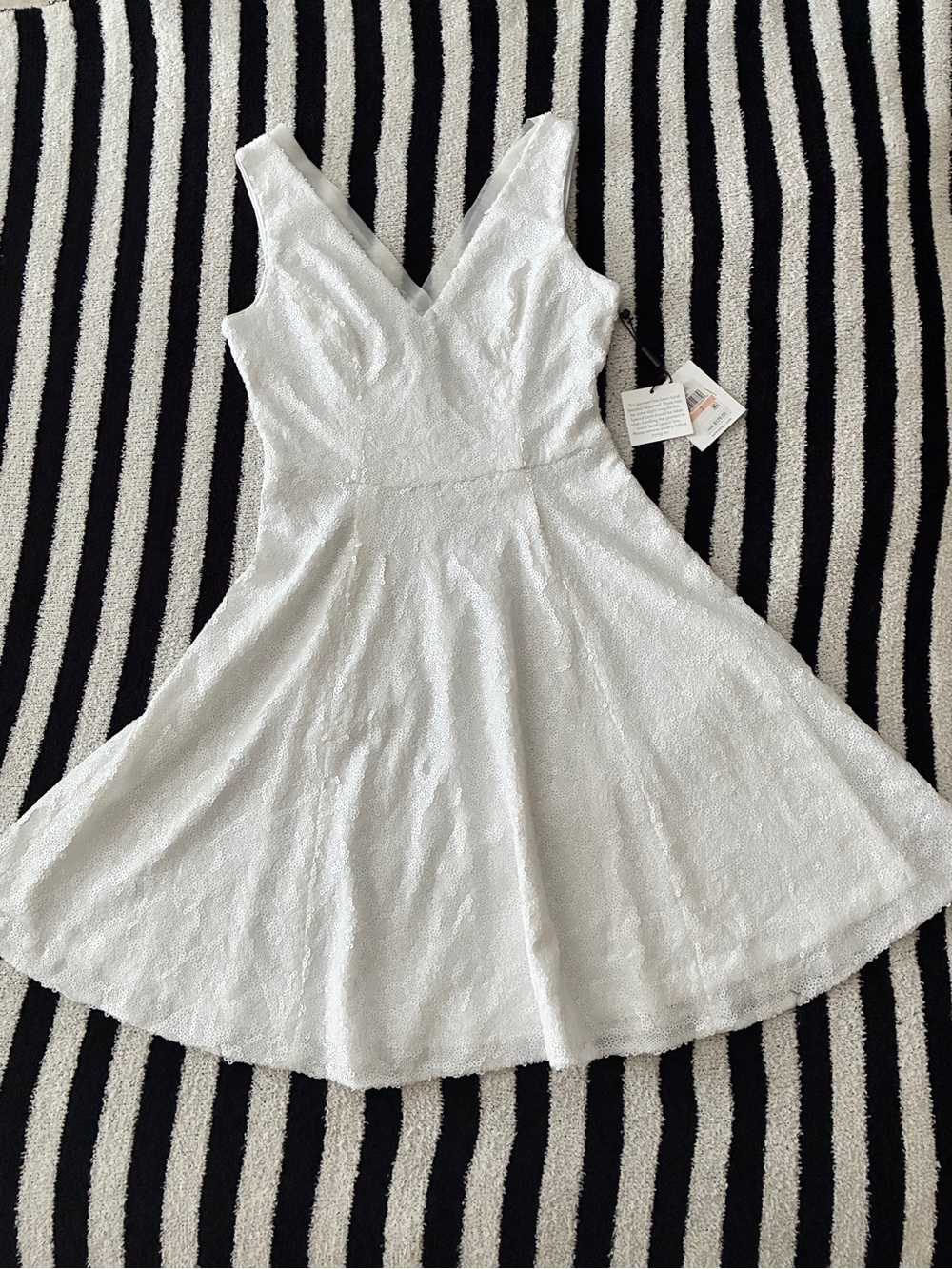 Lovely Calvin Klein Sleeveless Cocktail Formal White Sequin Mini Dress Sz 2 NEW